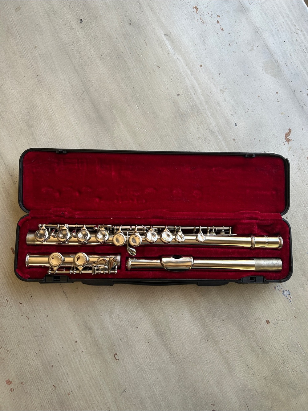 Windsor silver tone concert flute with case.